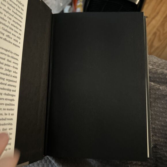 Rudy Giuliani:  Leadership. 2002 HC First Ed. NYC Mayor. Politics. - Picture 7 of 11